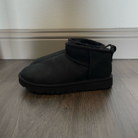 UGG Classic Ultra Mini Boot - Picture 6 of 8
